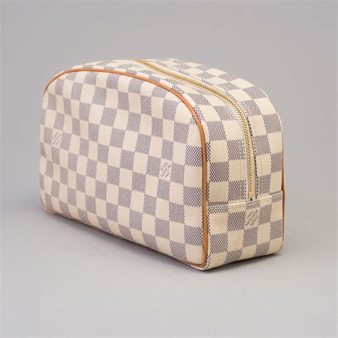 le toilette pochette louis vuitton|louis vuitton toilet bag.